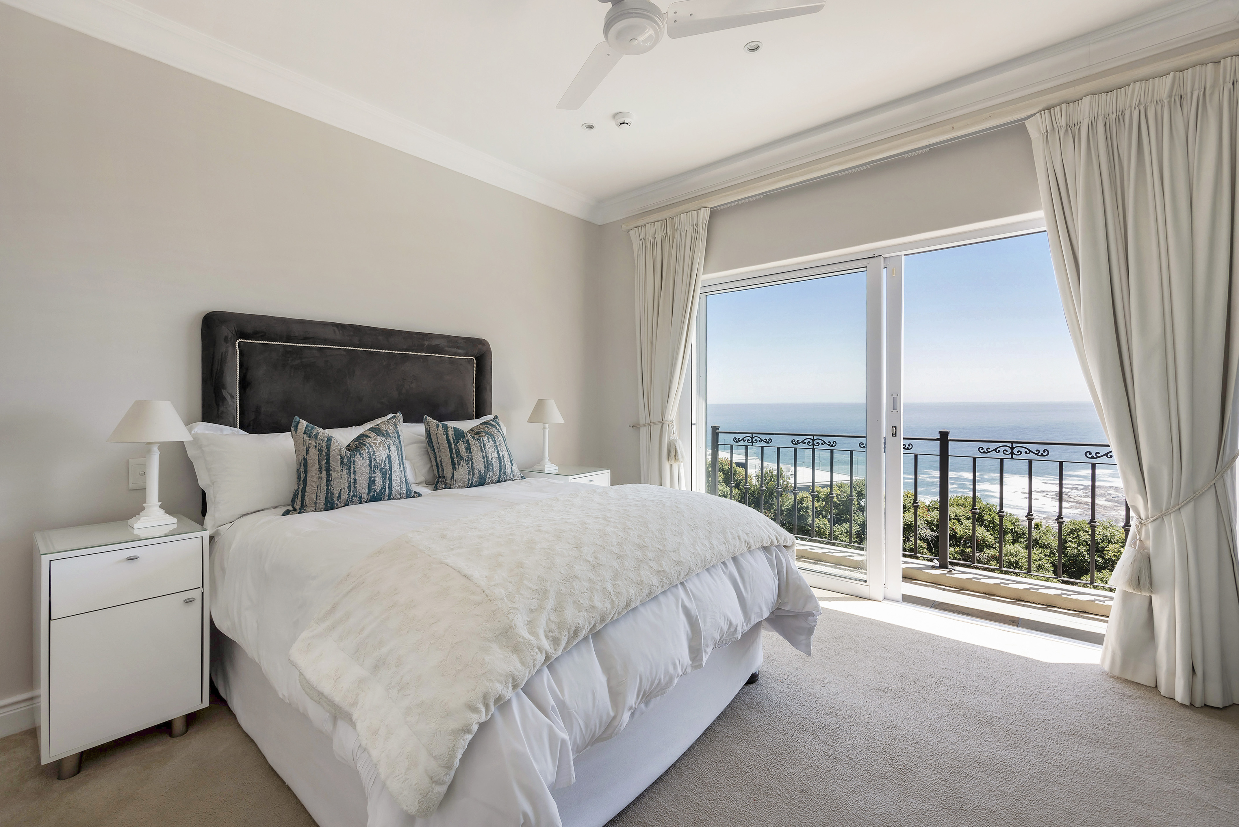 To Let 6 Bedroom Property for Rent in Bantry Bay Western Cape